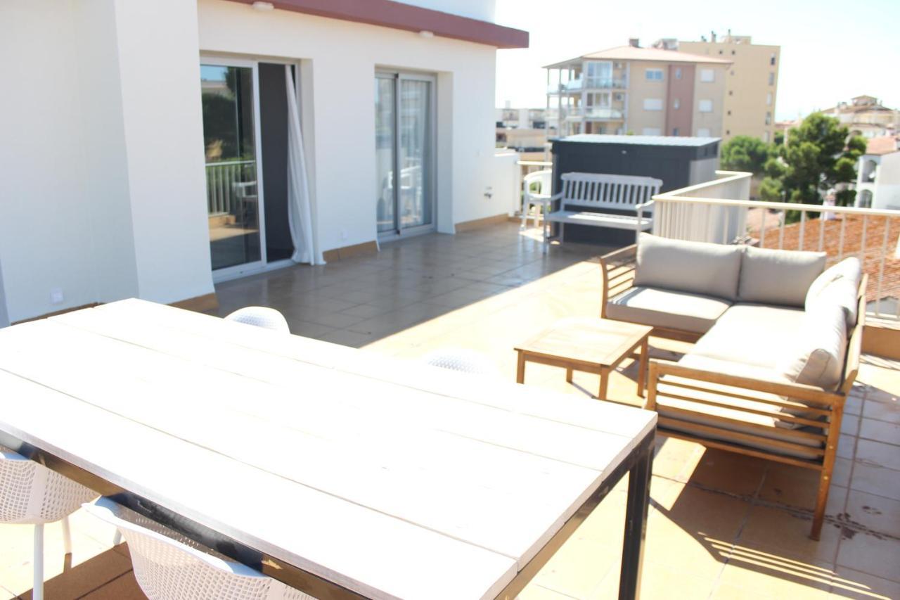 Beautiful Loft, Huge Sunny Terrace, View Over The Beach And Sea ロザス エクステリア 写真