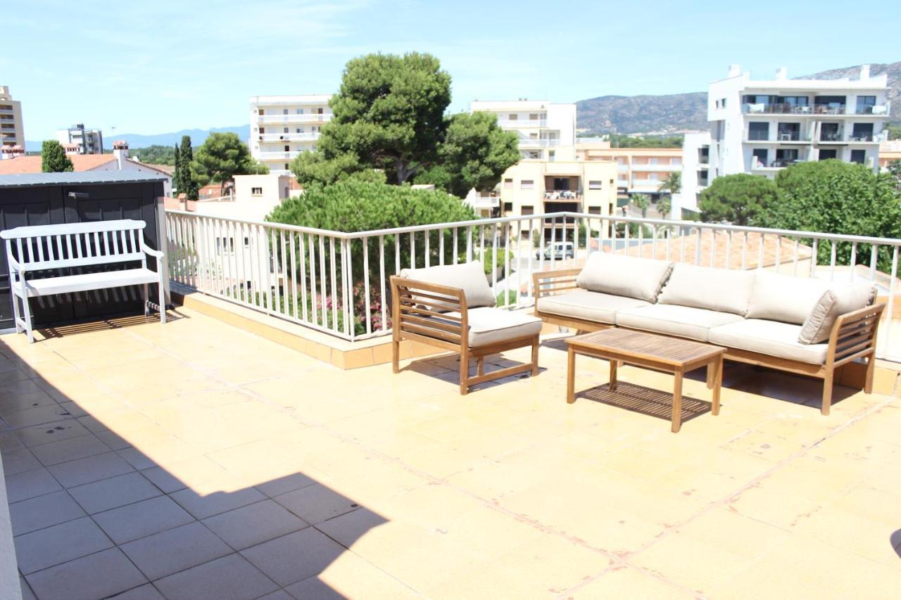 Beautiful Loft, Huge Sunny Terrace, View Over The Beach And Sea ロザス エクステリア 写真