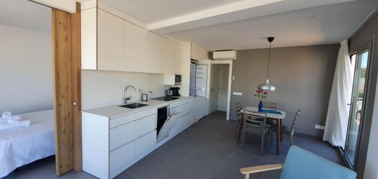 Beautiful Loft, Huge Sunny Terrace, View Over The Beach And Sea ロザス エクステリア 写真